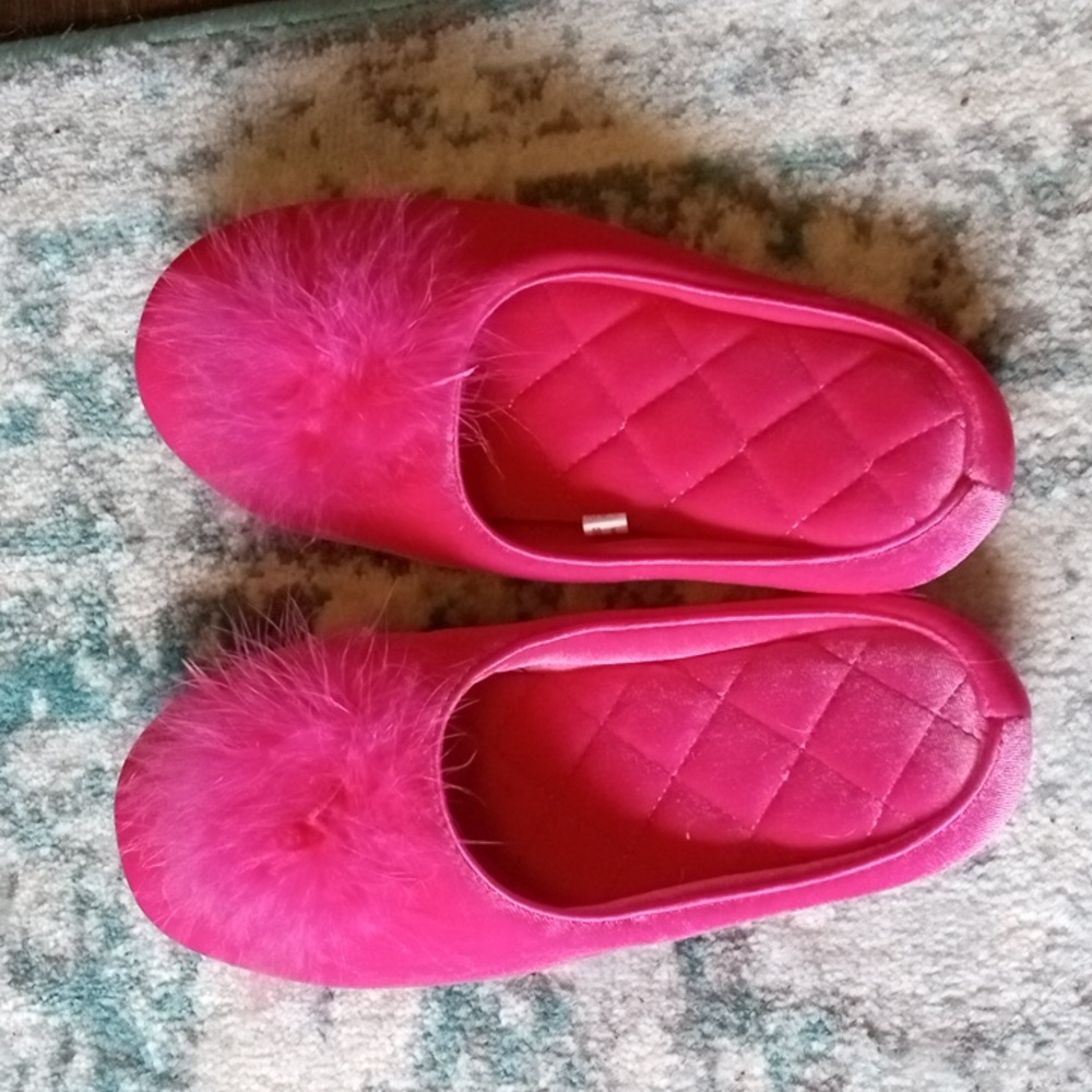 Pink fuzzy feathered slippers sz 10 Evshine
